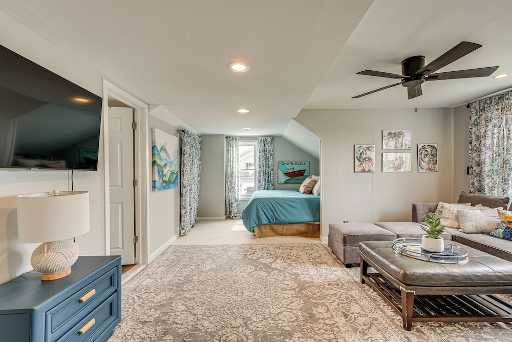 Canal-front St Clair Shores Home: 2 Mi to Dtwn