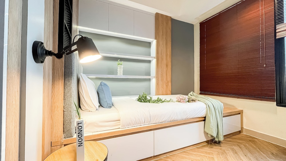 Wooden Nest 2Br Without Living Room At Evenciio Margonda Apartment