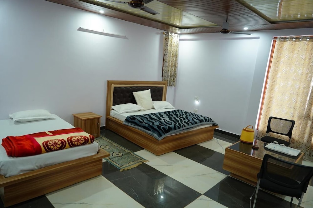 New Shri Anand Best Hotel Berinag