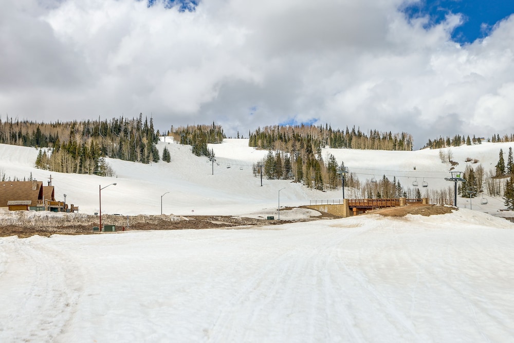 Brian Head Vacation Rental w/ On-site Ski Lift! view 5