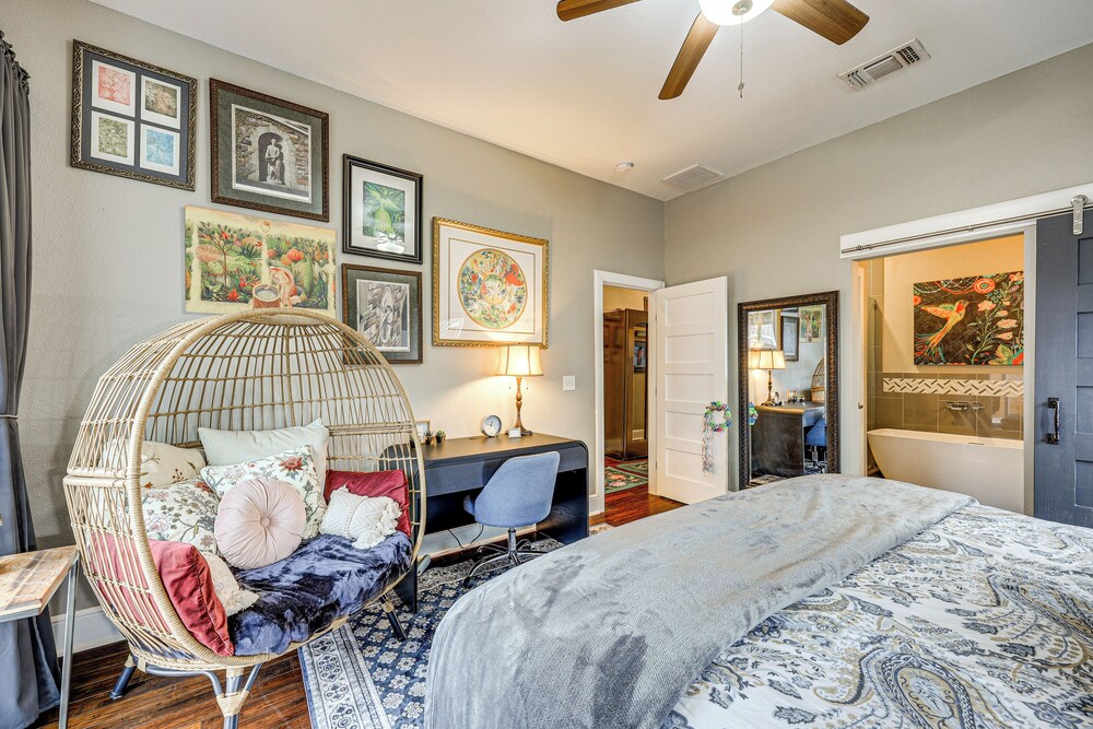 Artsy Bungalow w/ Yard in Dtwn San Antonio