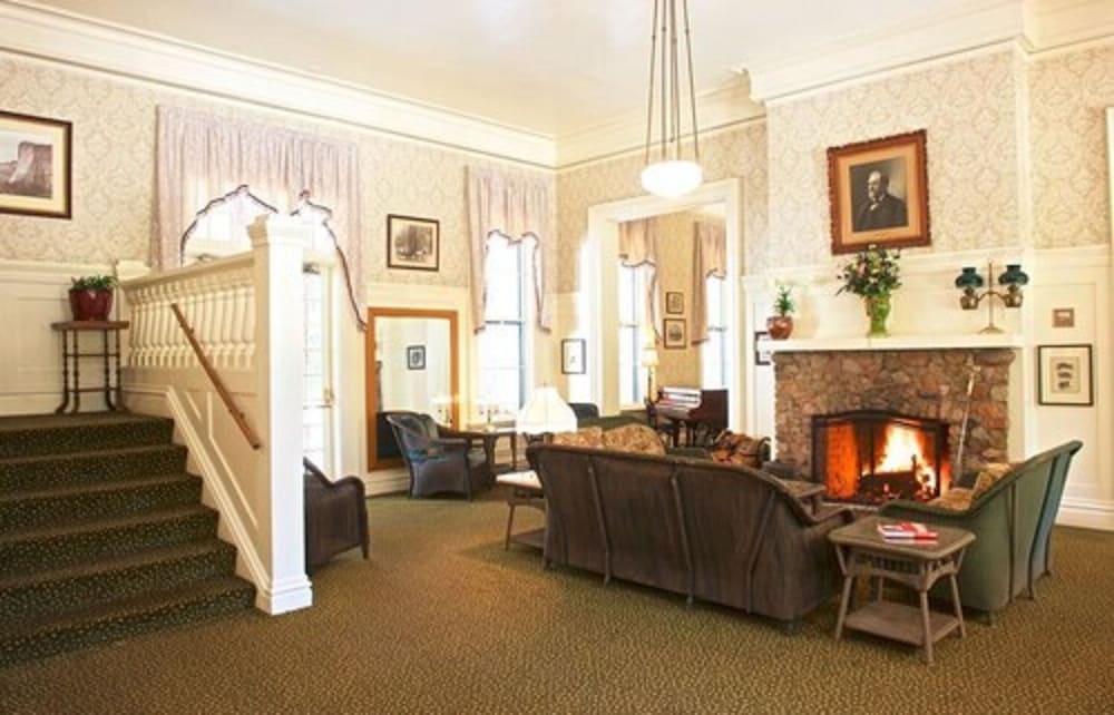 Wawona Hotel view 3