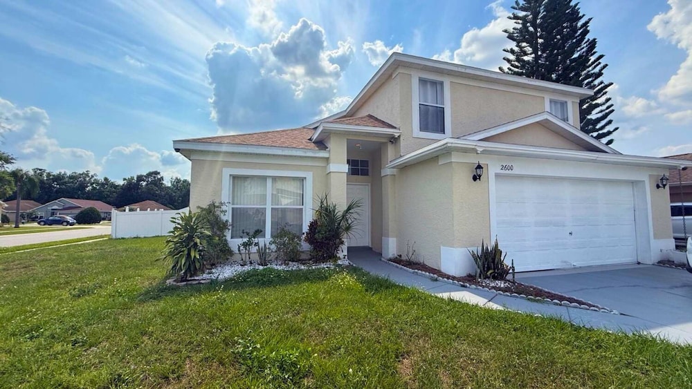 Upstay Stylish 3BR Family-friendly Retreat w Patio