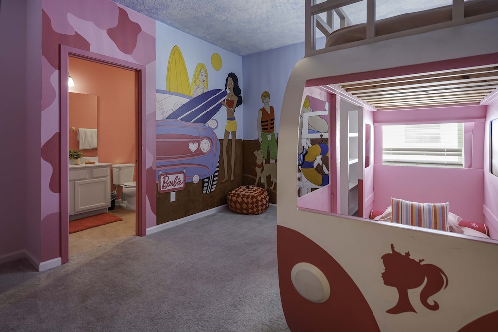 Family Villa w Pool Games n Themed Rooms