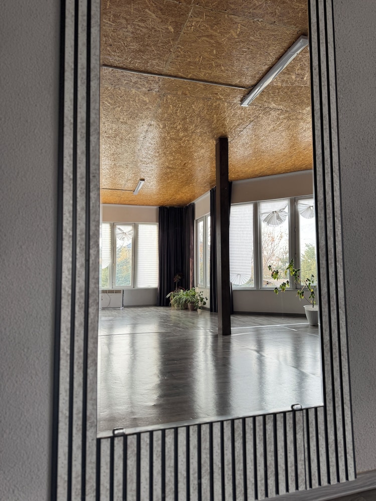Arashan Hotel