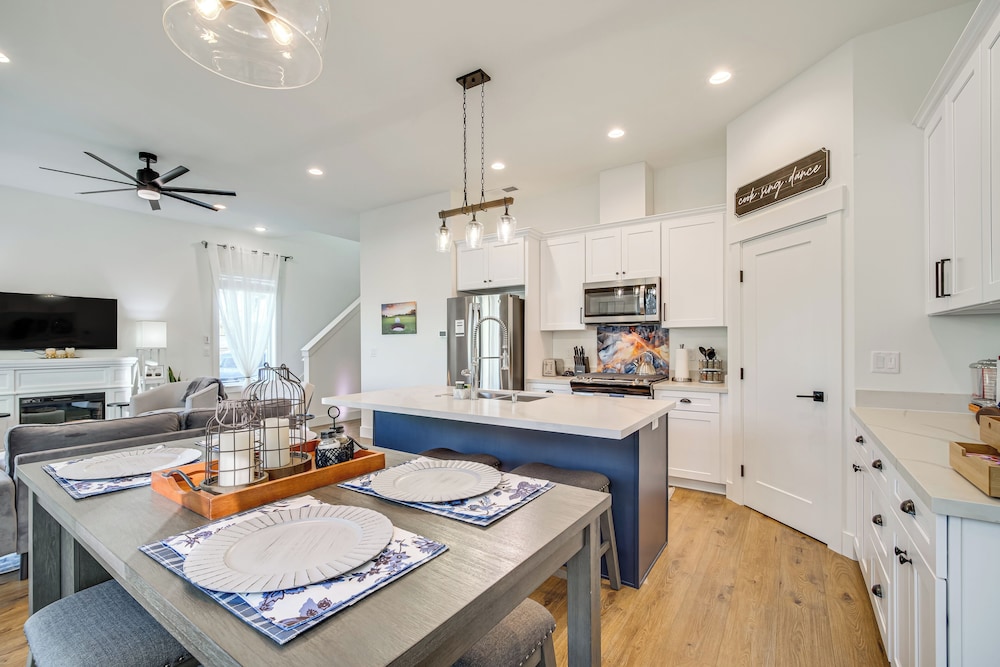 Eagle Point Golf Retreat: Pool Access + Patio!