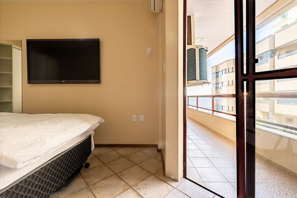 Apt Foot in the Sand sea View in Meia Praia Evb308