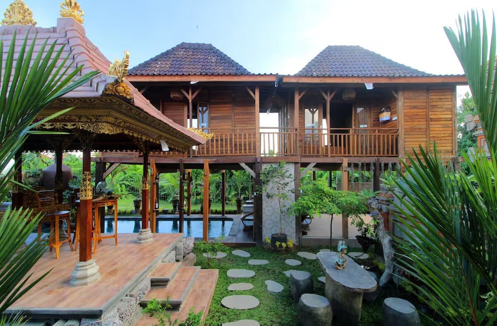 Tri Datu Palace