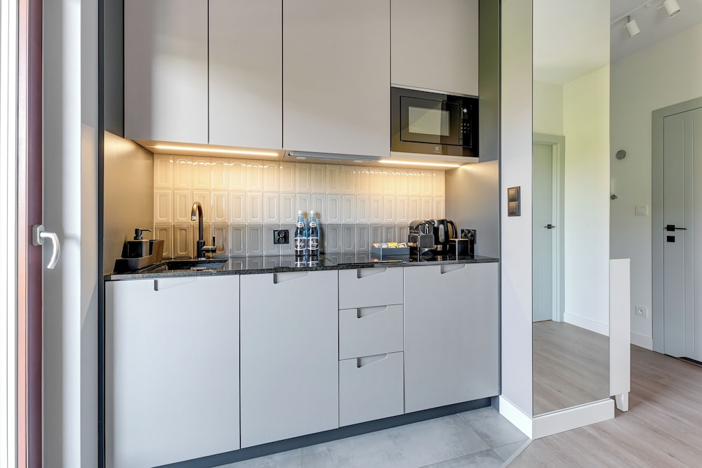 Aura III & Parking by Downtown Apartments
