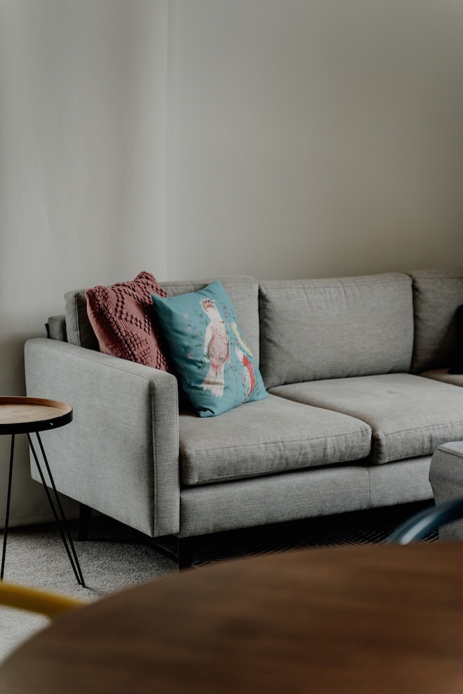 Peaceful 1-bed Apartment Close to Lonsdale St