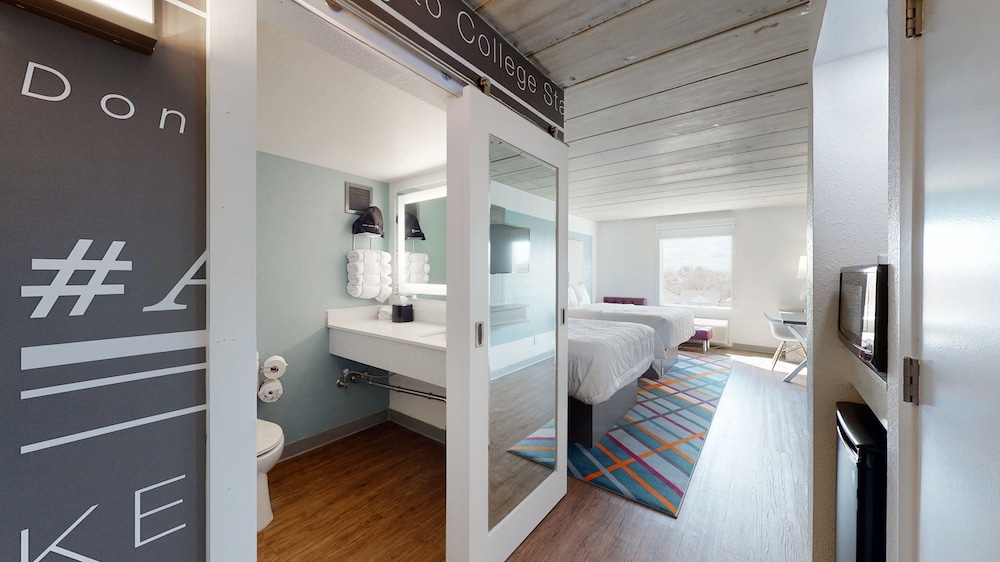 voco College Station Aggieland by IHG