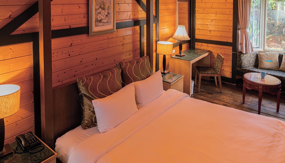 Regale Villa Hotel