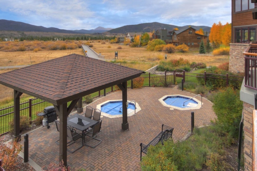 Timberline Cove 203 2 Bedroom Condo by RedAwning