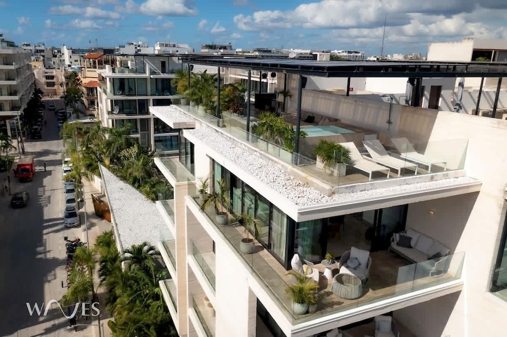 3 Br. Ocean Front PH With Stunning Views