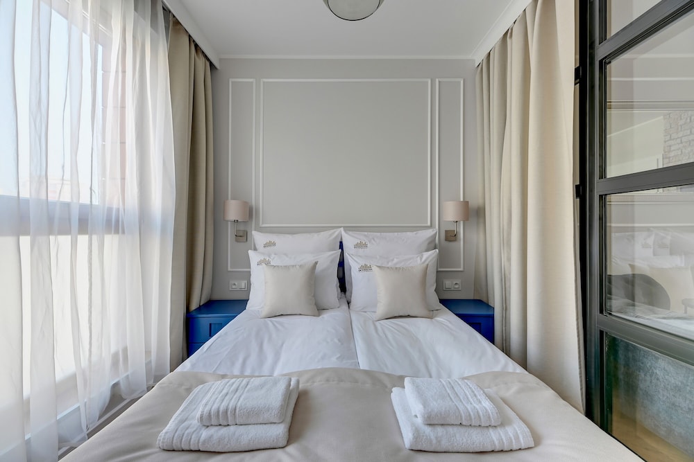 Aura - Riverside & Parking by Downtown Apartments