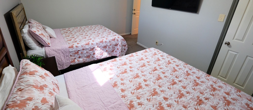 4Bdrm 2.5Bath 8Bed - Story North Houston - Image 3