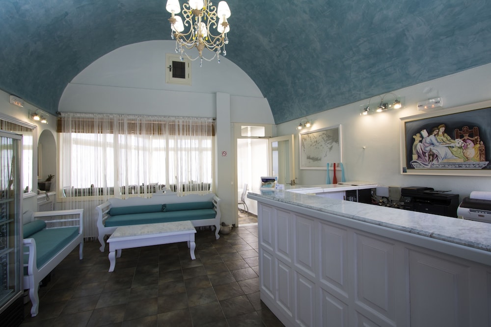 Erato Apartments