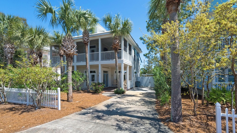 3 Minutes to Beach - Community Pool - Classic Seagrove Home view 4