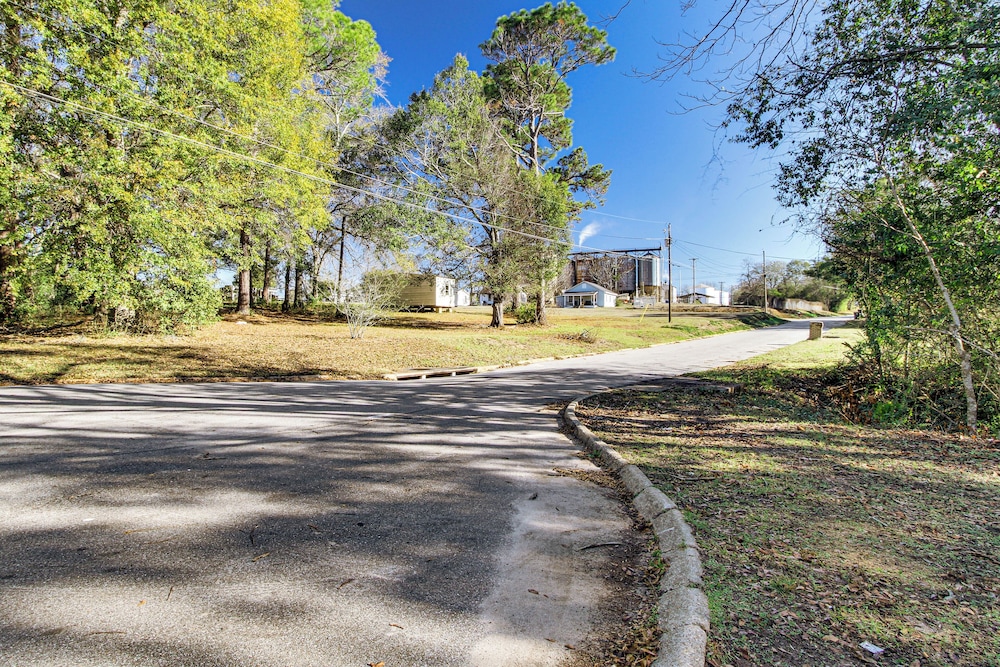 1 Mi to Dtwn Enterprise: Pet-friendly Home w/ Yard