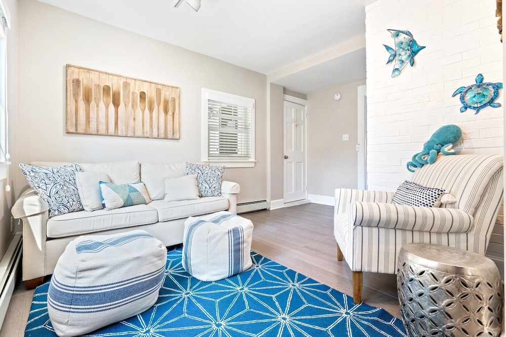 Beachwood Getaway Sleeps 10!