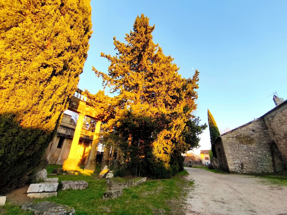 Mas de Castille Guest House