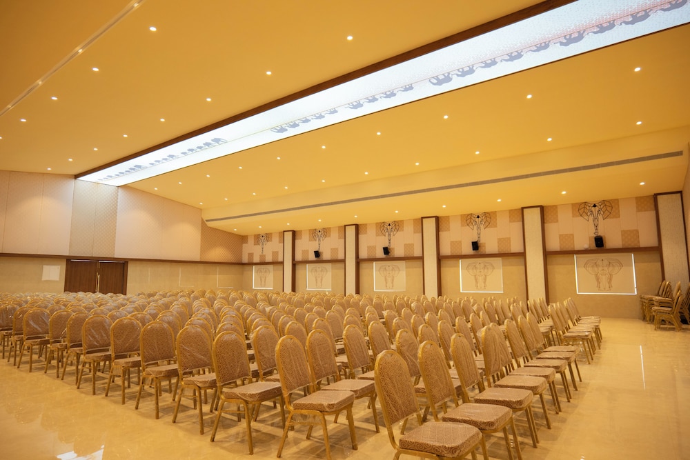 Tuskers Hill Banquets by Poppys
