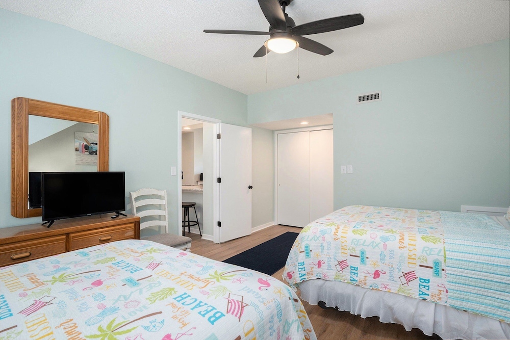 2d West Hyde Park 3 Bedroom Condo