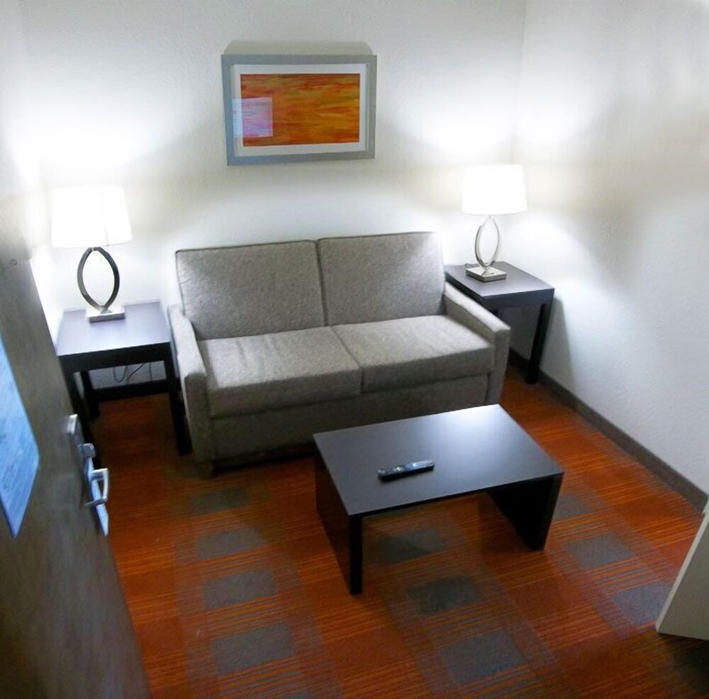 Garner Hotel Victoria - East by IHG