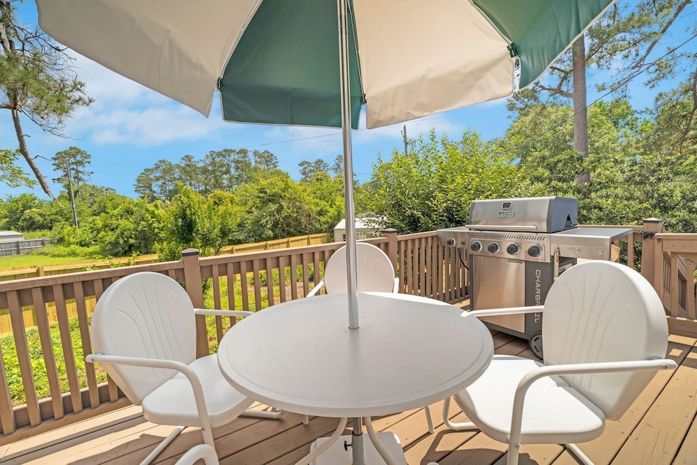 Augusta Getaway Near Masters Porch Swing Deck