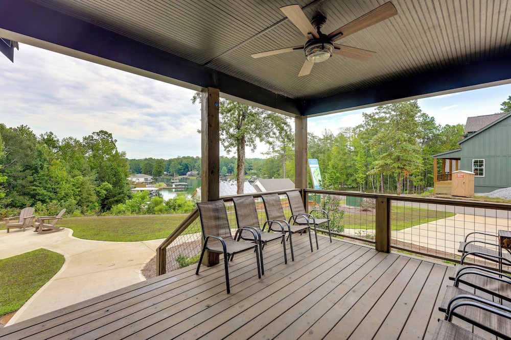 Walk to Lake Martin: Water-view Retreat w/ Deck!