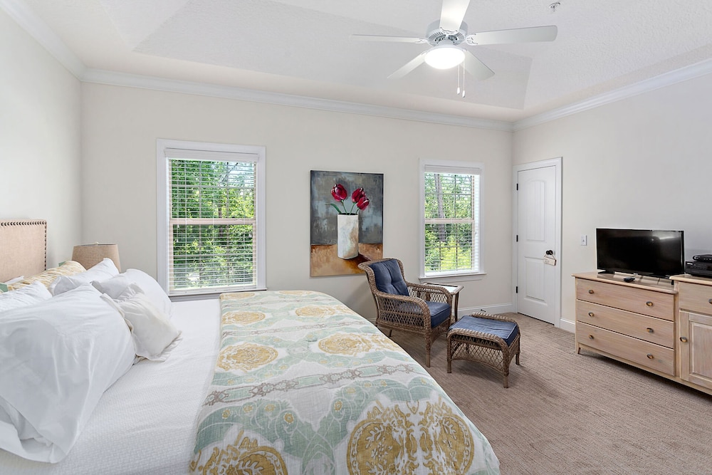 601 Mariners Circle by Hodnett Cooper view 5