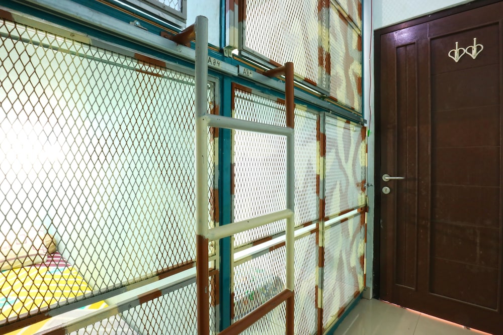 Kabin Kapsul Kayu Jati V Jakarta - Male Only - Hostel