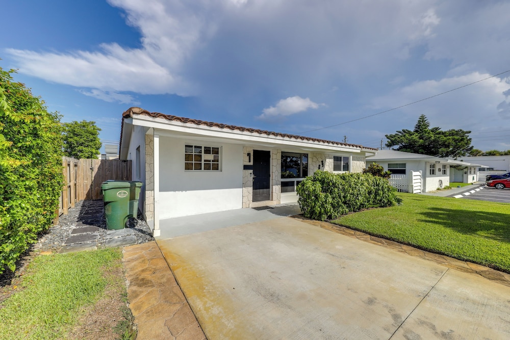 4 Mi to the Beach: Pet-friendly Oakland Park Home view 4