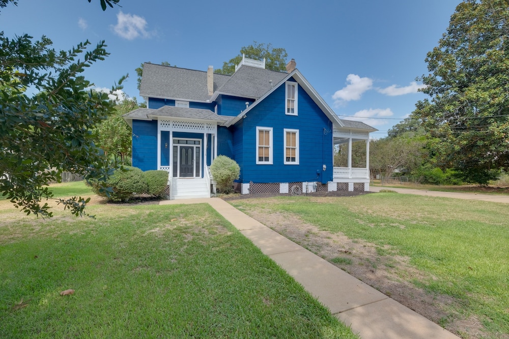 WFH Friendly: Abode w/ Balcony in Columbus!