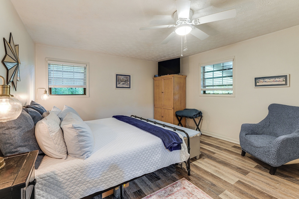Hiwassee River Gem w/ Huge Decks: Great for Groups