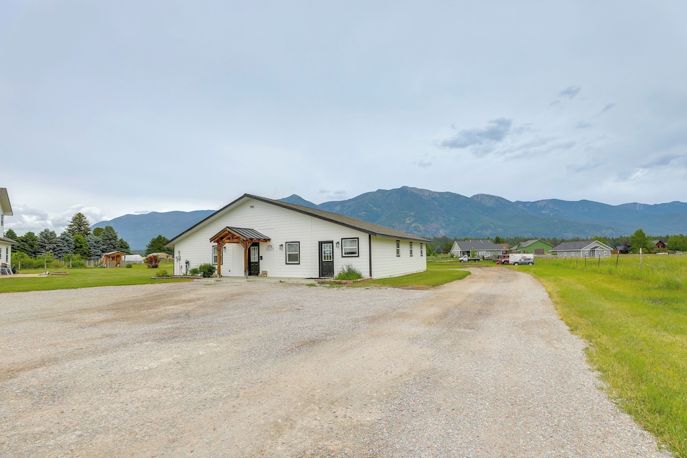23 Mi to Glacier Natl Park: Mtn-view Gem w/ Patio