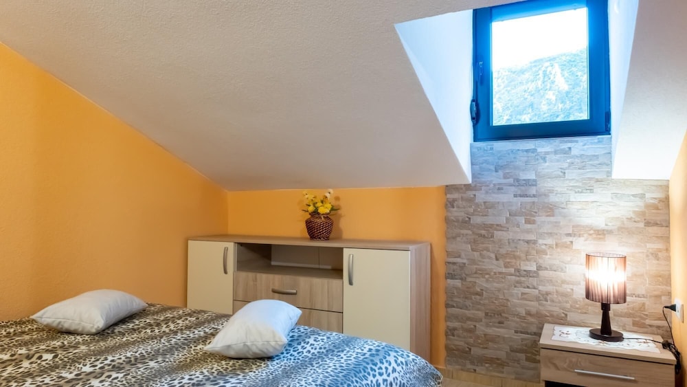 Nature View Cozy Flat 1 min to Sea in Kotor view 4