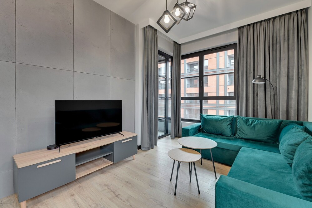 Doki Living - Foodhall & Parking by Downtown Apartments