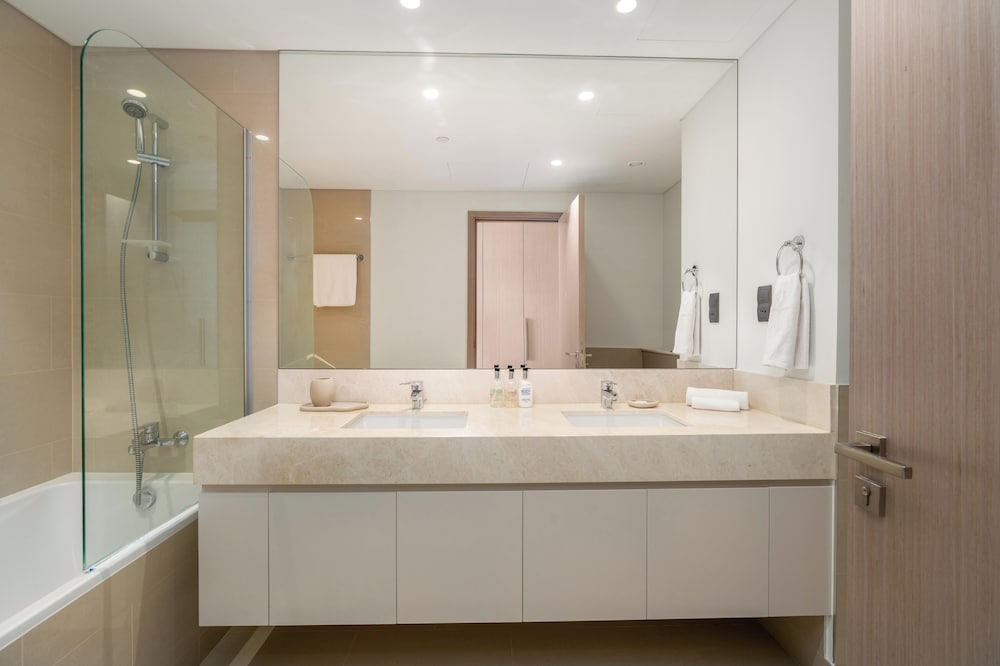 2BR High Floor Act I Act II T1