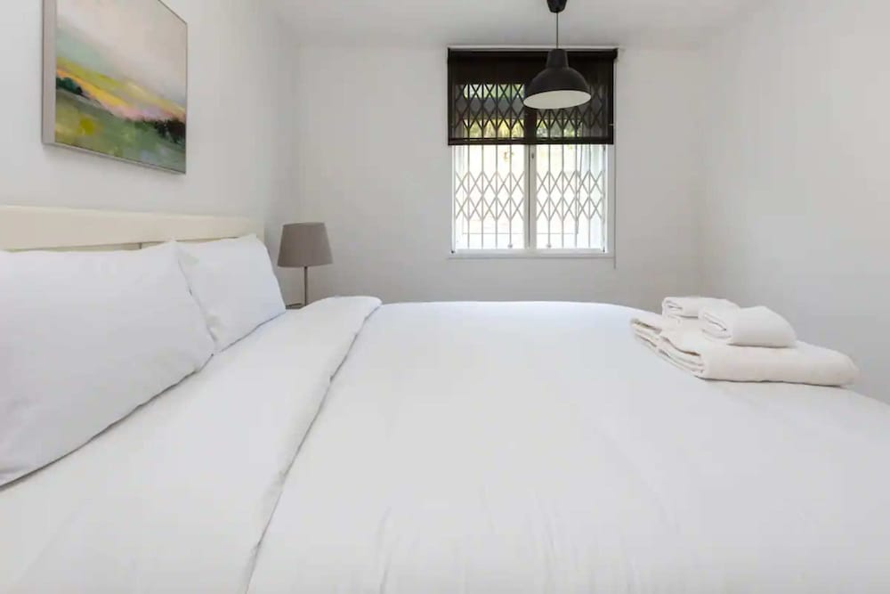 Spacious & Welcoming 4BD House - Kennington