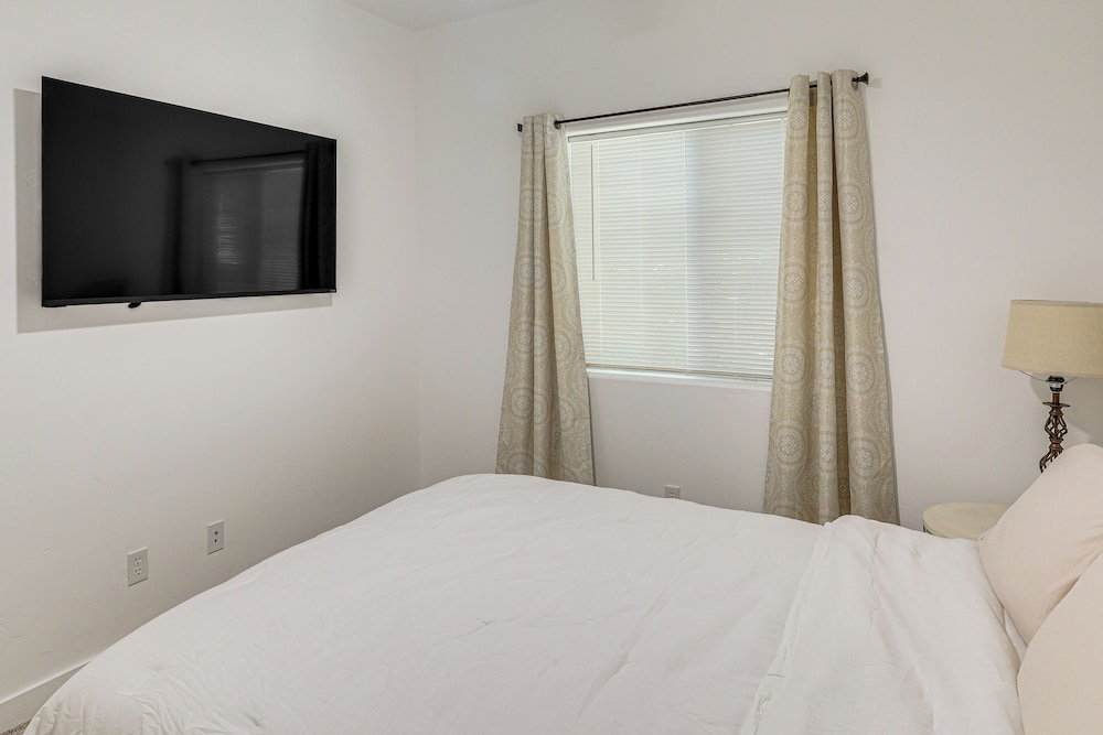 2 Mi to Colorado River! Home w/ Dog-friendly Yard