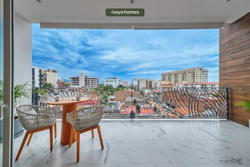 Luxurious 1BR Condo in Zona Romantica - Pool