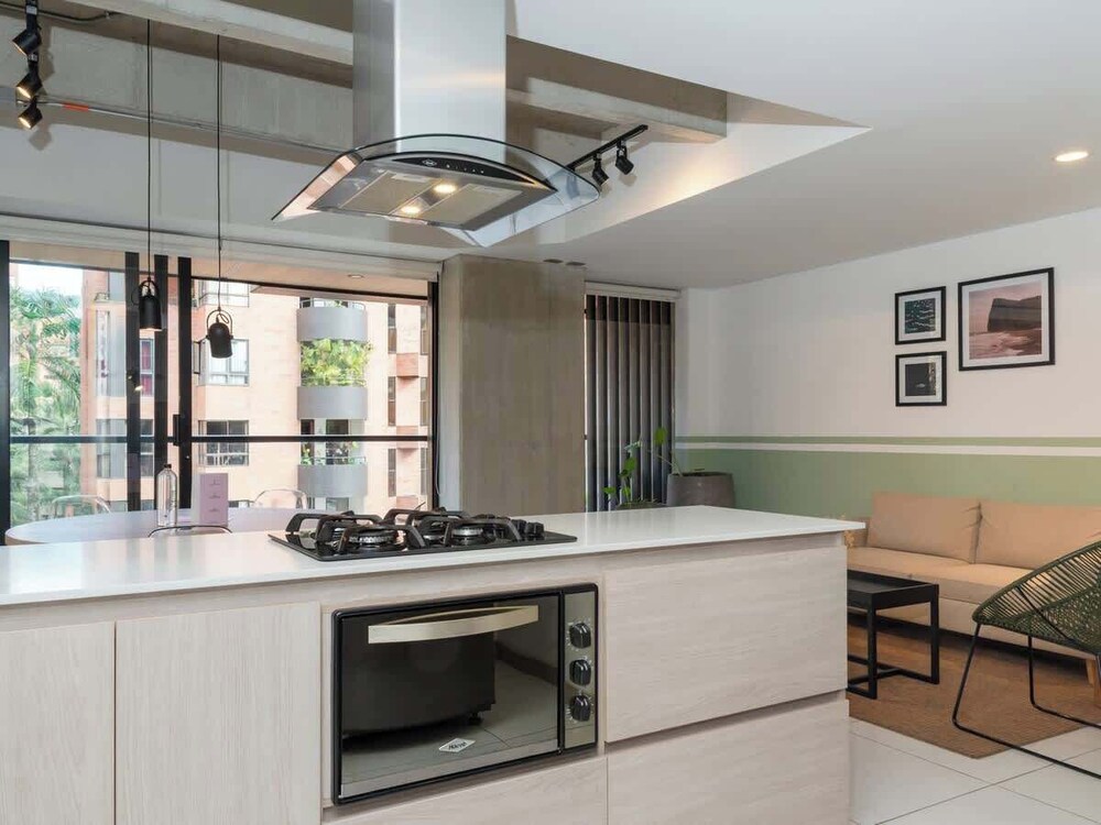 Spectacular 3 BR w/ Balcony in Laureles Medellín