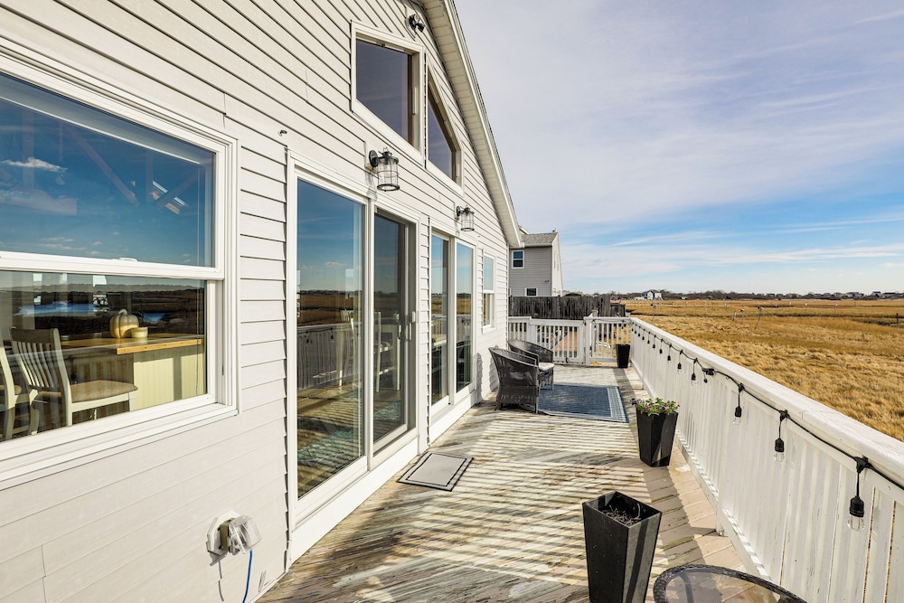 Walk to Beach: Water-view Seabrook Sanctuary