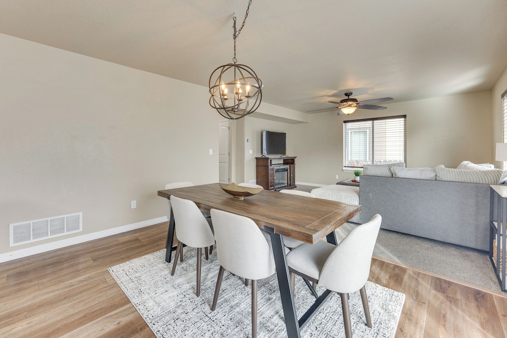 Explore Pikes Peak & Colorado Springs: Family Home