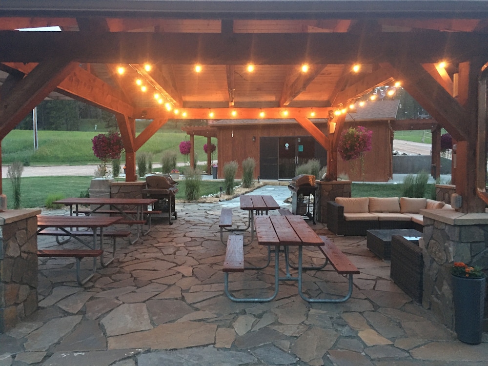 Black Elk Resort Cottages and RV Park