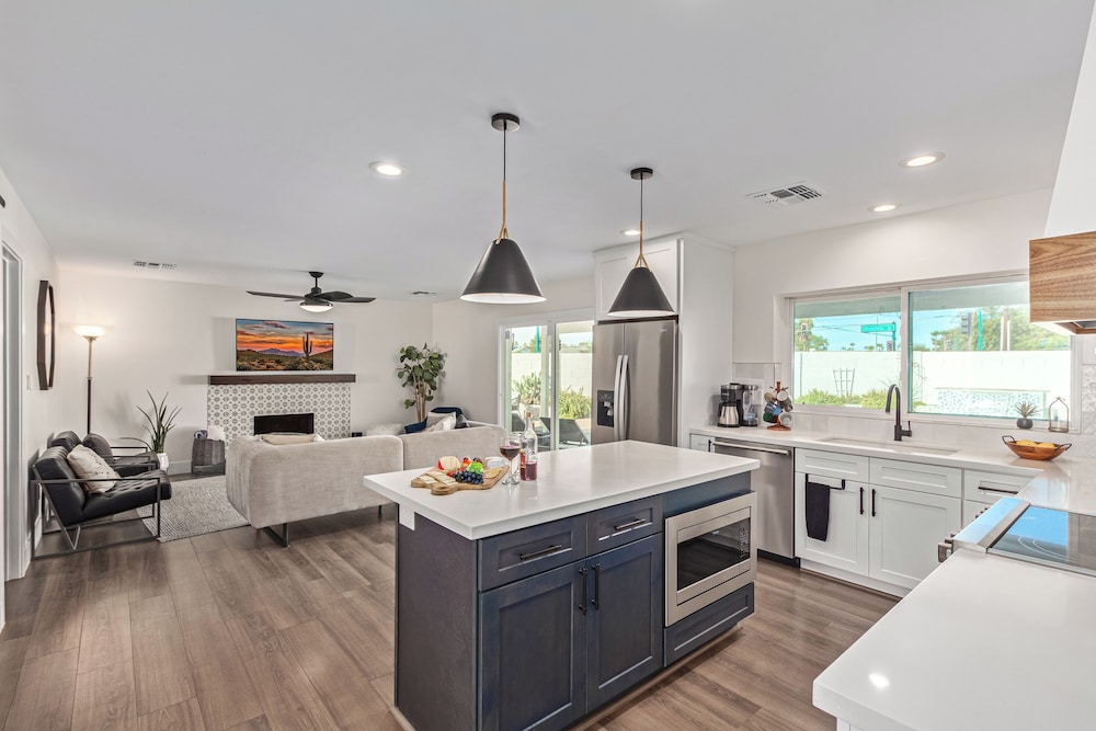 Greenway Getaway - Private Pool - North Scottsdale