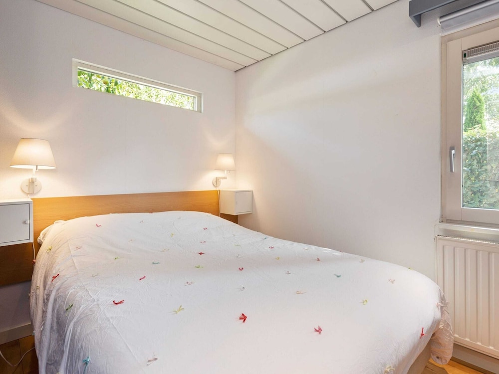 Light and Quiet Chalet With Beautiful Terrace Near Historic Goedereede view 4