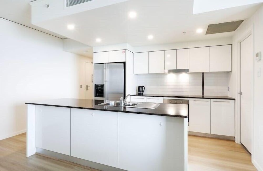 Sierra Broadbeach - Ocean View Apartment