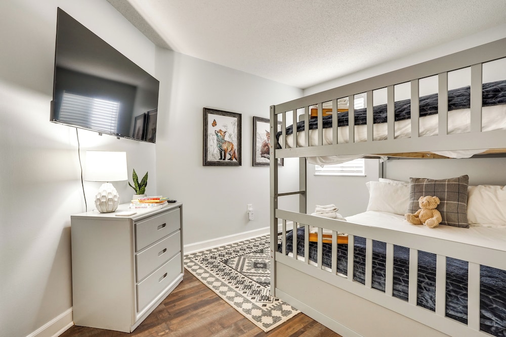 4 Mi to Dtwn Gatlinburg: Condo w/ Pool Access